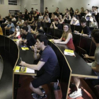 Universitarios durante una clase.