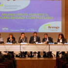 La mesa durante la votación de la asamblea general de la FRMP, ayer en las Cortes autonómicas.