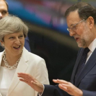 La primera ministra británica, Theresa May, y el presidente del Gobierno español, Mariano Rajoy.