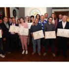 Foto de familia de los ganadores, autoridades y miembros de la Fundación.