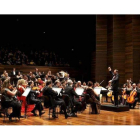 La Orquesta Sinfónica de León Odón Alonso, durante un pasado concierto en el Auditorio. DL