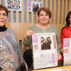 Fermina Bardón, Mari Luz González y Cristina del Valle, ayer en la Fundación Sierra Pambley durante la presentación del calendario de Mujeres en el Tiempo. RAMIRO