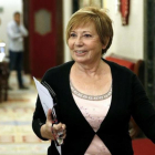 La vicepresidenta primera del Congreso, Celia Villalobos, este martes en los pasillos de la Cámara baja.
