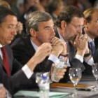 Zaplana, Acebes, Rajoy y Pío García Escudero escuchan la intervención de Herrera en la convención