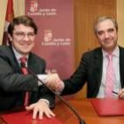 Alfonso Fernández Mañueco y Fernando García-Delgado, ayer durante la firma del convenio
