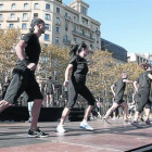 Un grupo de usuarios participan en una actividad cardiovascular del 'Fitness Day', origen de la jornada 'Esport en Família'.