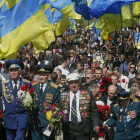 Veteranos de la Segunda Guerra Mundial celebran en Kiev el aniversario de la victoria frente a la Alemania nazi, el pasado viernes.