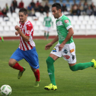 Roberto Puente vuelve a ser el peligro del equipo maragato ante su exequipo. L. DE LA MATA