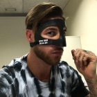 Sergio Ramos muestra su máscara protectora.