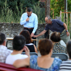 El alcalde de Cacabelos, en la asamblea celebrada ayer en la plaza Santa Lucía.