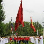 Los templarios hicieron pasillo a los pendones.