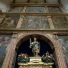El retablo cuenta la vida y martirio de San Pelayo y está pendiente de su completa restauración