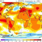 Anomalías de la temperatura mundial del 2015 en el verano boreal, iniverno austral (junio-agosto), con respecto a la media del periodo 1951-1980. Los colores rojizos equivalen a entre 2 y 4 grados por encima de lo habitual.