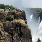 Una imagen de archivo de las cataratas Victoria, situadas en la frontera entre Zimbabue y Zambia, a las que Bárcenas hizo un viaje de lujo con su mujer en 1998, presuntamente financiado por la trama Gürtel.