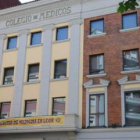 Pancarta que el Colegio de Médicos desplegó en su fachada en el año 2008.