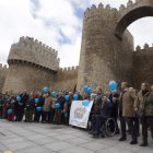 Imagen de la iniciativa celebrada ayer en el principal monumento de Ávila.