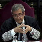 El fiscal Javier Zaragoza lee su informe final en el juicio del procés.