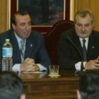 Alfredo Martínez y Ángel Miñambres, durante la charla-coloquio celebrada en la Cámara de Comercio