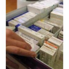Varios medicamentos en una farmacia, en una imagen de archivo