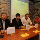 Valcarce y otros miembros de la Mesa del Castaño, ayer en Carracedelo.