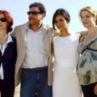 Cruz, junto con la guionista, el director y una de las actrices del filme