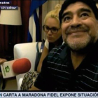 Maradona, tras mostrar la carta que le envió Fidel Castro.