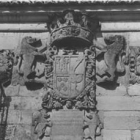 Escudo del palacio de los Álvarez-Acevedo, en Otero de Curueño.