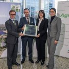 Representantes de las empresas, en la firma.