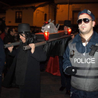 La Bañeza dice adiós al Carnaval entre las «lágrimas» de sus seguidores.