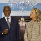 El enviado de la ONU, Kofi Annan, junto a la secretaria de Estado de EE.UU., Hillary Clinton.