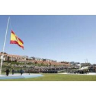 El izado de la bandera española abrió las actividades del Día de las Fuerzas Armadas, que incluyo un