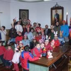 Los niños visitaron ayer el Ayuntamiento, donde les recibió el alcalde