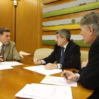 Miguel Alejo, Francisco Fernández y Francisco Álvarez, en el transcurso de la reunión