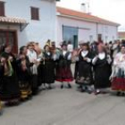 Un grupo de águedas ameniza la Feria de Alfarería de Jiménez de Jamuz todos los años