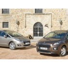 Los Peugeot 5008 (izqda.) y 3008 (drcha.) se actualizan estética y técnicamente.