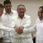 Santos, Castro y Rodrigo Londoño, tras el pacto.