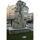 Imagen de la estatua del vendimiador de Cacabelos