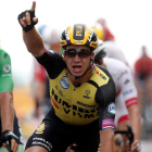 El holandés Dylan Groenewegem celebra el triunfo. HORCAJUELO