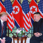 Donald Trump y Kim Jong-un, durante el encuentro que mantuvieron ayer. KCNA