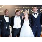 Christopher Laesso, Dominic West, Ruben Östlund, Elisabeth Moss, Claes Bang y Terry Notary. SEBASTIEN NOGIER