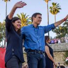 La alcaldesa de París, Anne Hidalgo, y Pedro Sánchez. RAÚL CARO