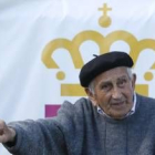 Olegario, con 88 años, no quiso perderse el corro de Villaquilambre