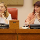 La presidenta del Congreso de los Diputados, Ana Pastor, y la vicepresidenta segunda, Micaela Navarro, en la reunión de la Diputación Permanente. /