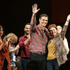 Pedro Sánchez y la exministra Carmen Calvo, en una imagen de archivo.Pedro Sánchez y la exministra Carmen Calvo, en una imagen de archivo.