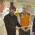 Jordi Évole, con algunos trabajadores de Mercadona, en 'Salvados'.