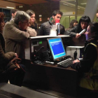 Pasajeros y operarios, buscando soluciones