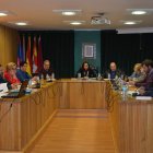 Imagen del pleno celebrado ayer en el Ayuntamiento de Santa María del Páramo. MEDINA