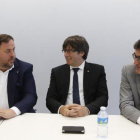 Oriol Junqueras, Carles Puigdemont y el secretario de Hisenda, Lluís Salvadó, este lunes.