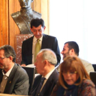 El portavoz del PP, Jaime González, se despide de García del Blanco, ayer en el Pleno.