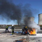 Los jóvenes aprendices de electricista tomaron parte en un simulacro de incendio en Compostilla.